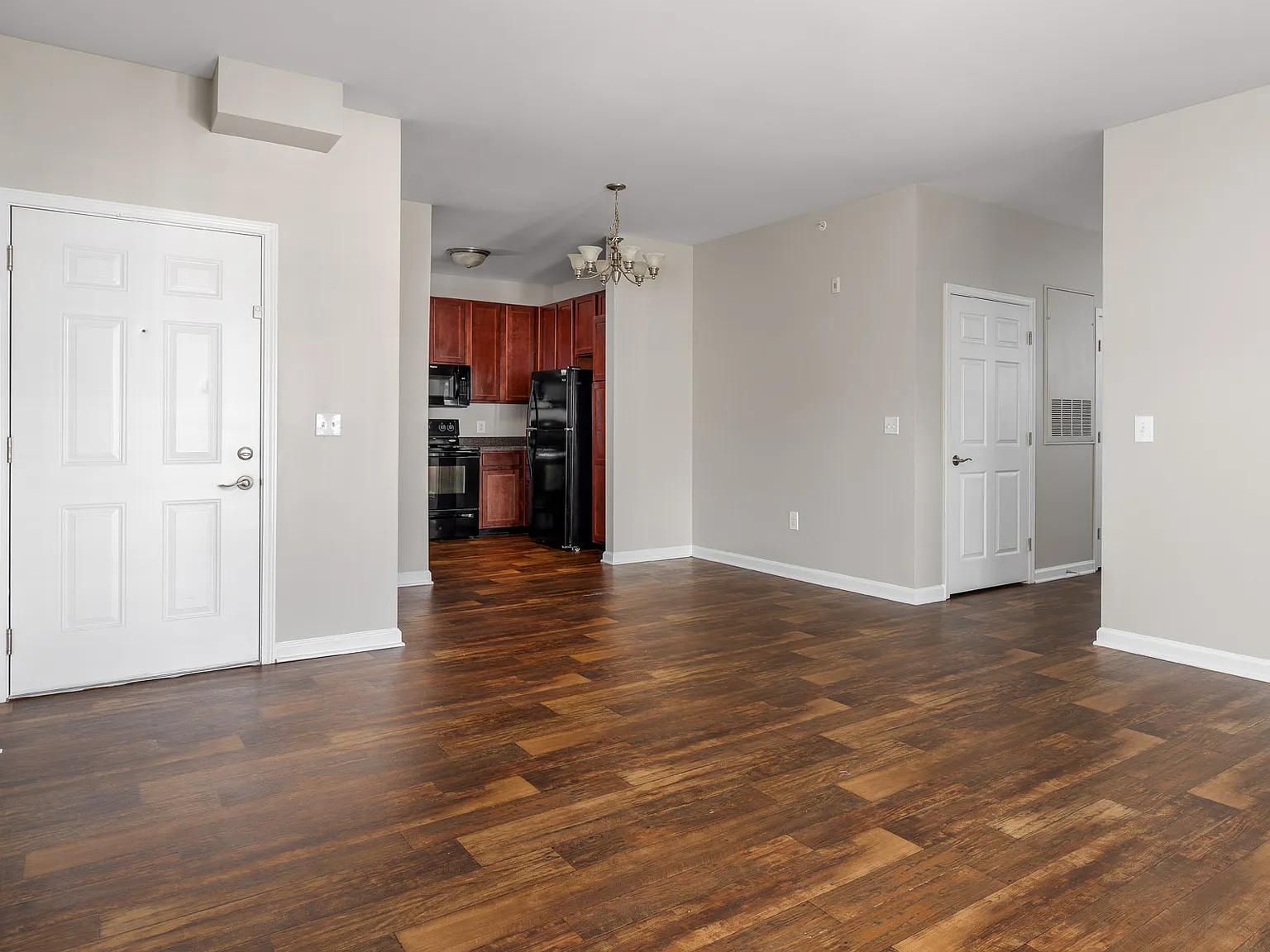 Marshall Square Apartments — Photo 2