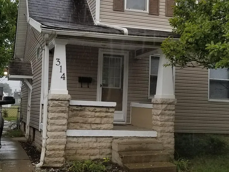 314 E 5th St — Photo 2