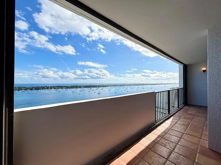 5600 N Flagler Dr #2209 — Photo 17