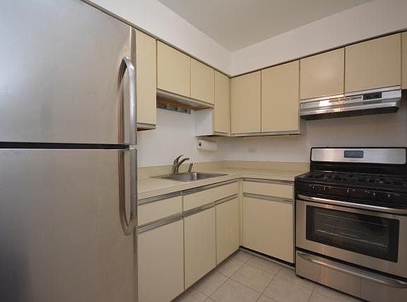 5th image of 505 W Melrose St APT 410