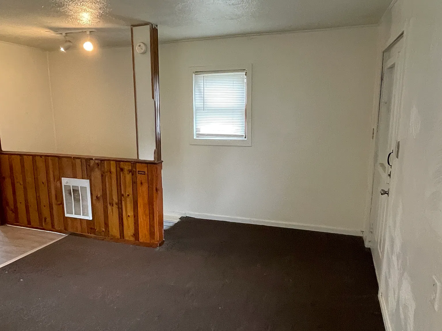 241 E 18th Ave — Photo 3