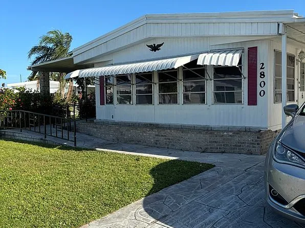 2800 Deerfield Dr, North Fort Myers, FL 33917