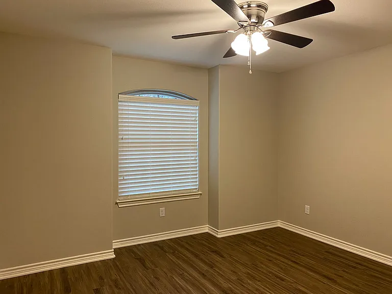 1007 McClenny — Photo 3