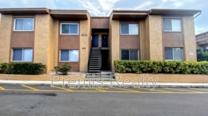Building Photo - 1575 Greenlea Dr #9