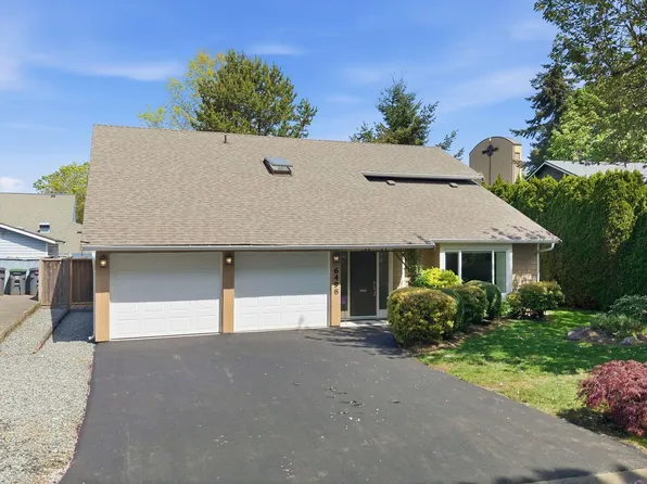 6498 131a St, Surrey, BC V3W 7P4