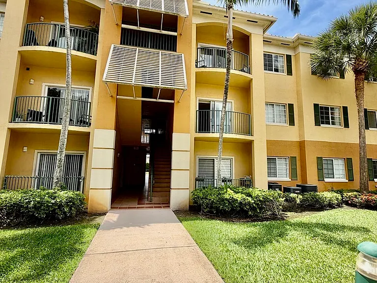 7290 NW 114th Ave #205 — Photo 37