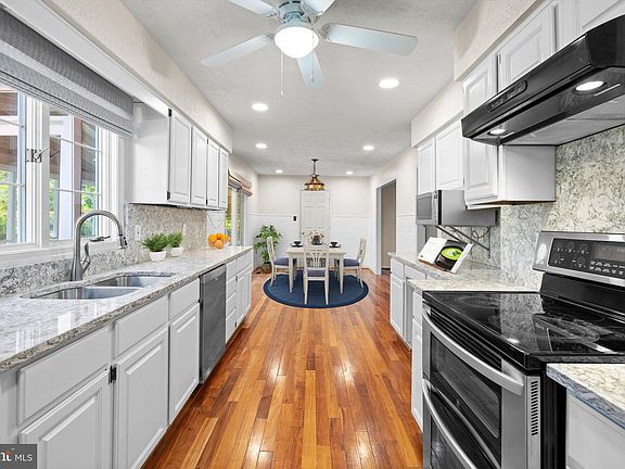 3rd image of 15480 Turnberry Dr