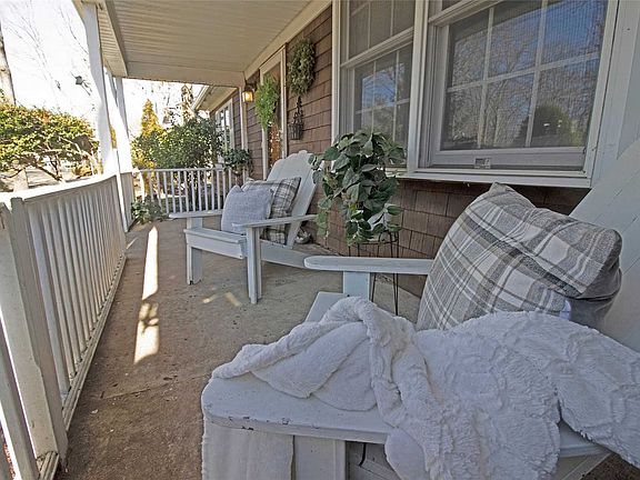 3rd image of 15 Seward Ln