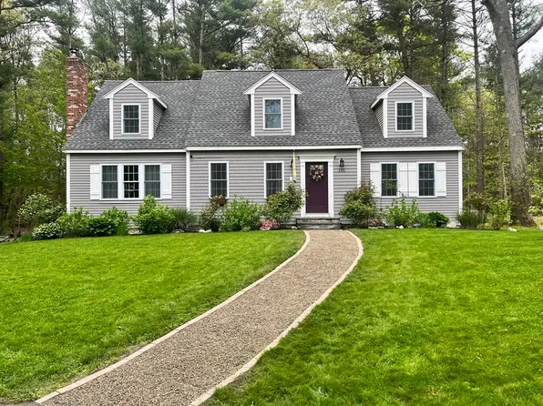 101 Titicut Rd, Raynham, MA 02767