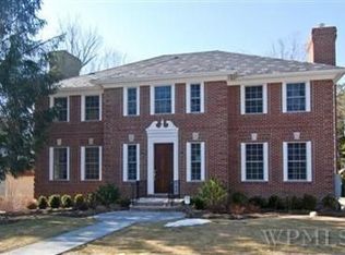 25 Shawnee Rd, Scarsdale, NY 10583