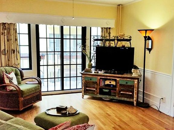 3rd image of 130 4th Ave N APT 405