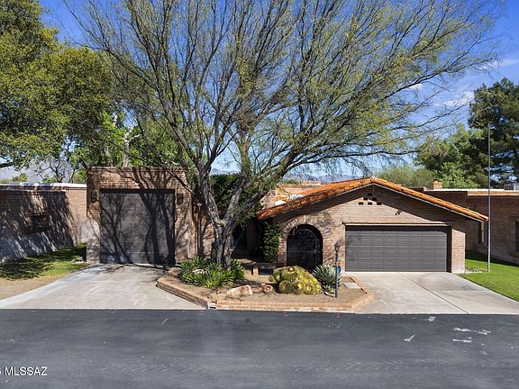 2nd image of 1031 Calle De