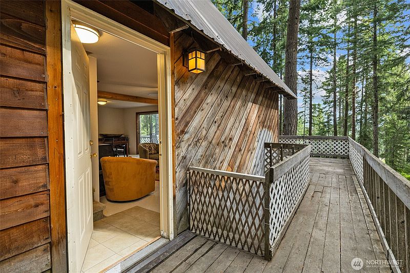 3rd image of 211 Indian Hill Road