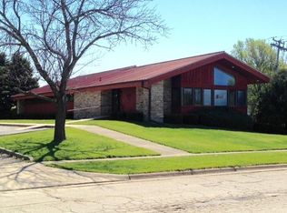 700 Countryside Ln, Dixon, IL 61021