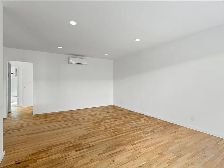 652 N Hayworth Ave #2 — Photo 2