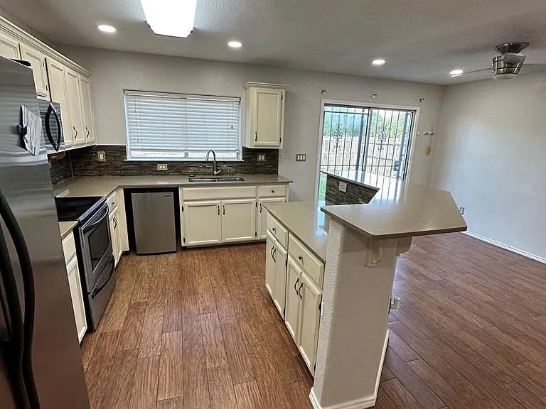 113 Park Ln E — Photo 6