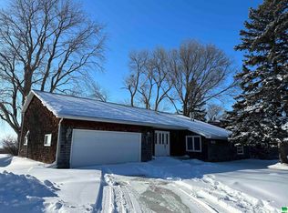 1035 Valley View Dr, Vermillion, SD 57069