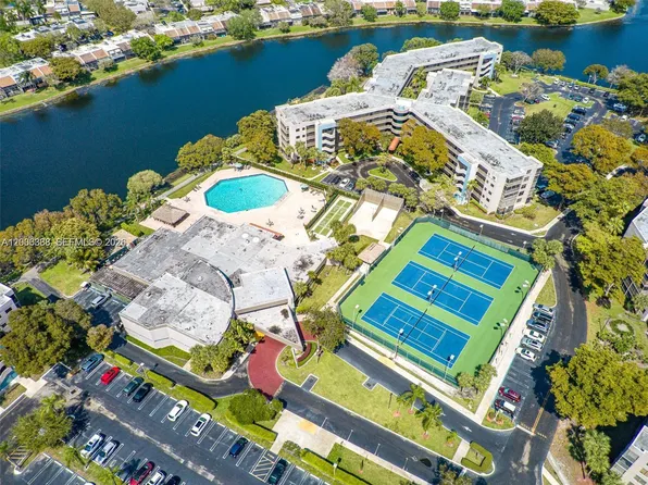 1100 Colony Point Cir APT 421, Pembroke Pines, FL 33026