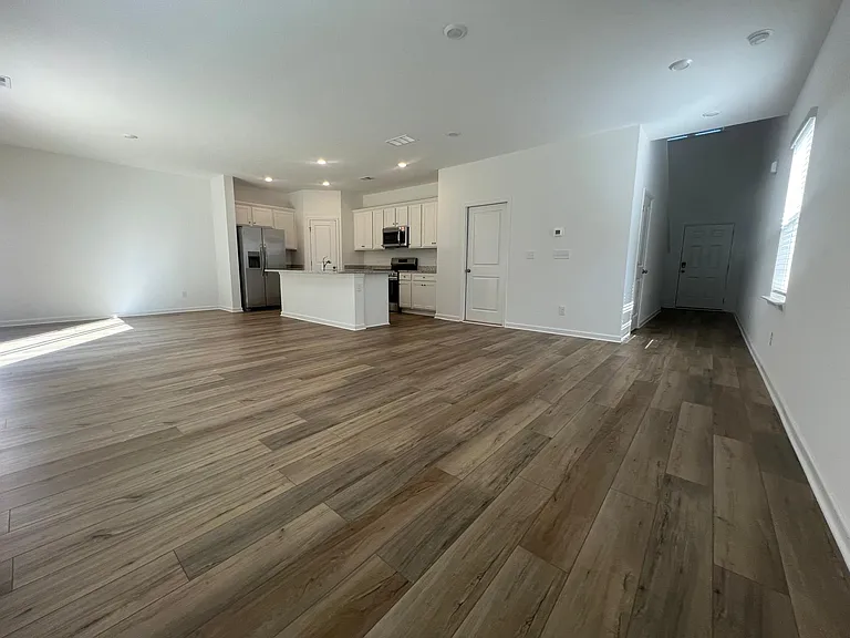 683 Evergreen Rd — Photo 3