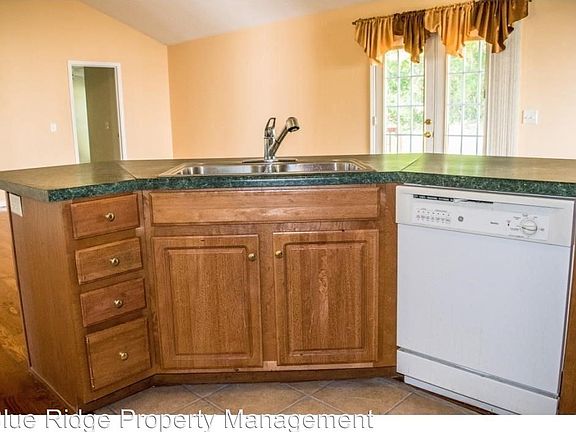 5th image of 1012 Sunrise Valley Dr