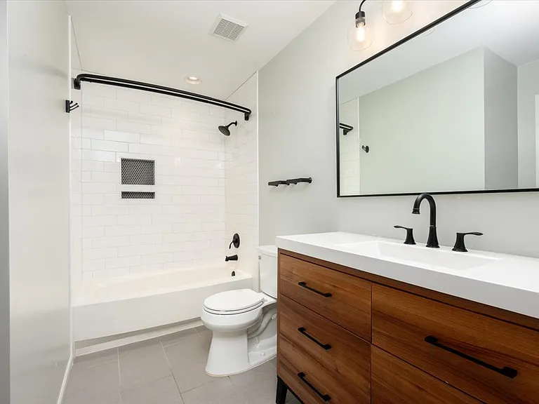 2209 Commissary Cir #284 — Photo 11
