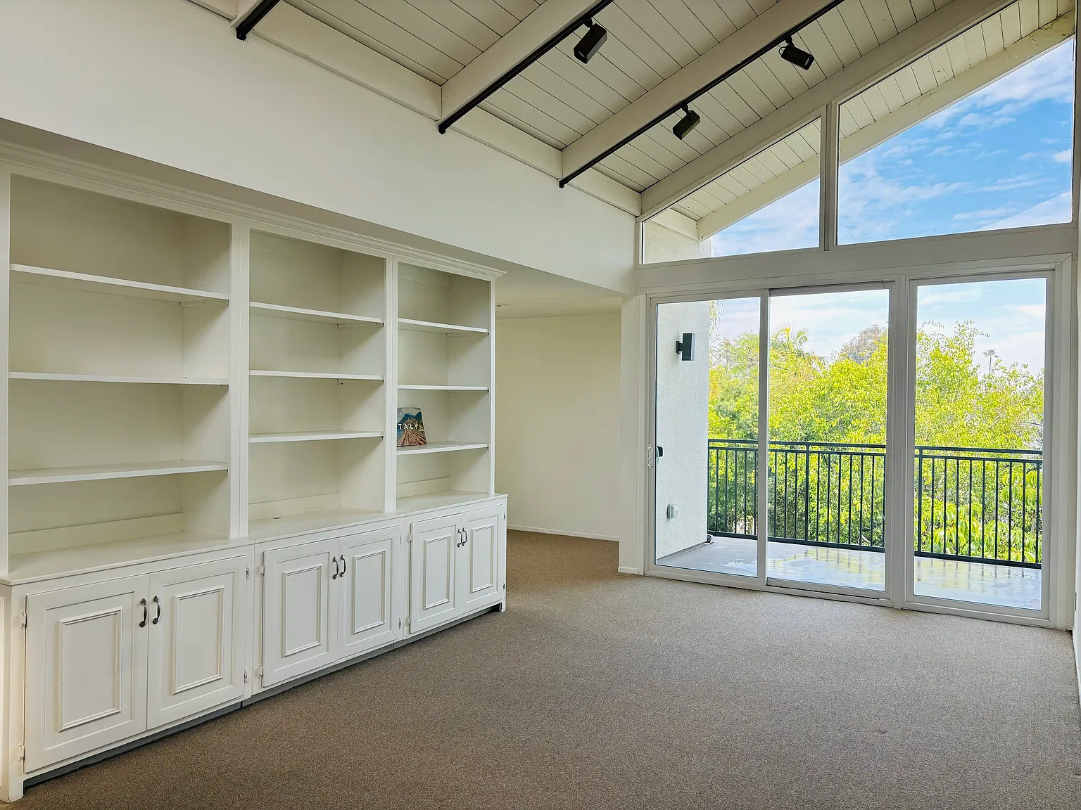 2 bed, 1414 sqft, $4,500 — Photo 2