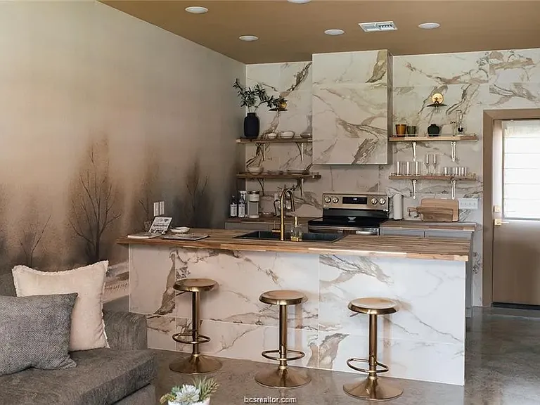 302 W 31st St #601 — Photo 3