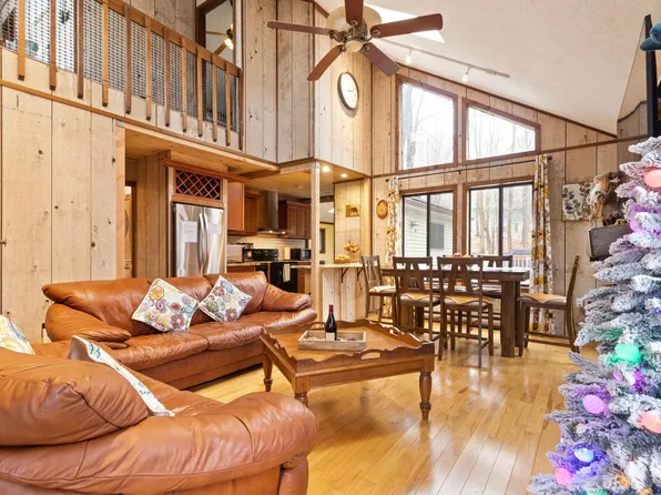 6 State Park Dr, Gouldsboro, PA 18424