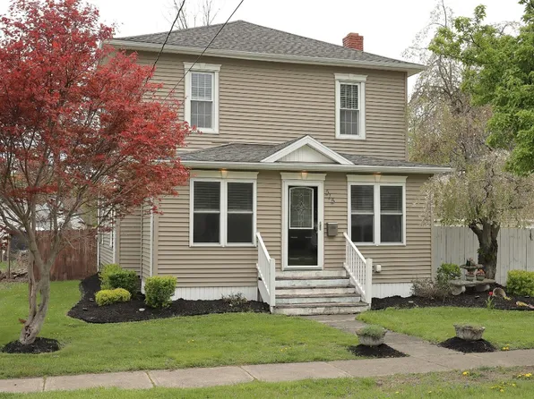 515 Lake St, Girard, PA 16417