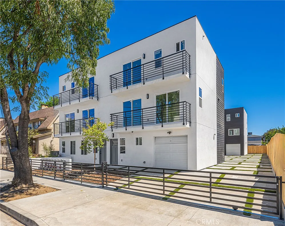 Building Photo - 6830 Hazeltine Ave #2