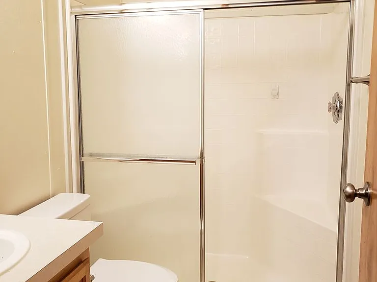 1305 N Wenatchee Ave — Photo 17