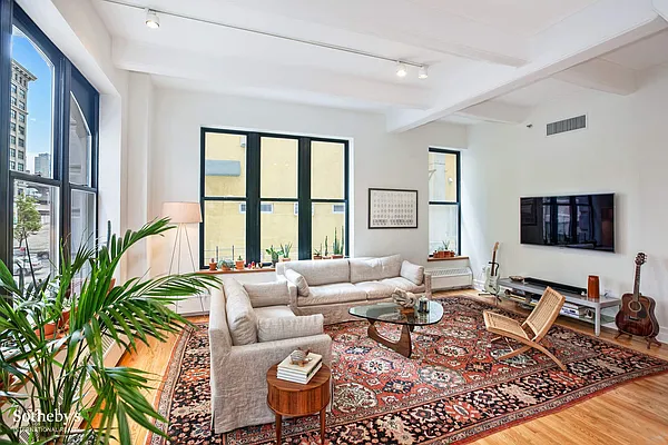 Sold by Sotheby's International Realty | media 6