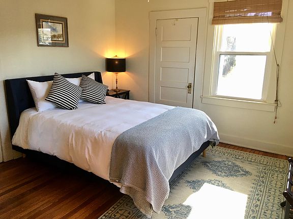 The bedroom boasts a queen-sized bed Casper mattress complete with a Tempurpedic mattress topper! Prepare to lose yourself in delicious slumber.