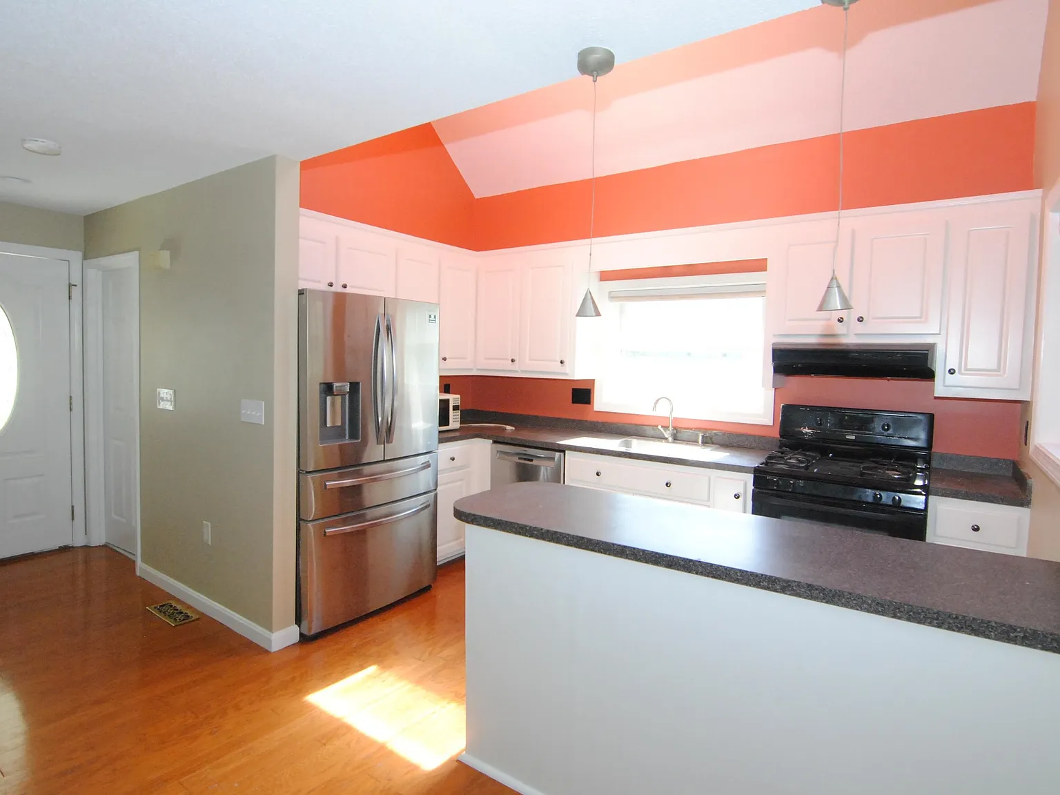 2 bed, 1.5 bath, 1322 sqft, $2,750 — Photo 3