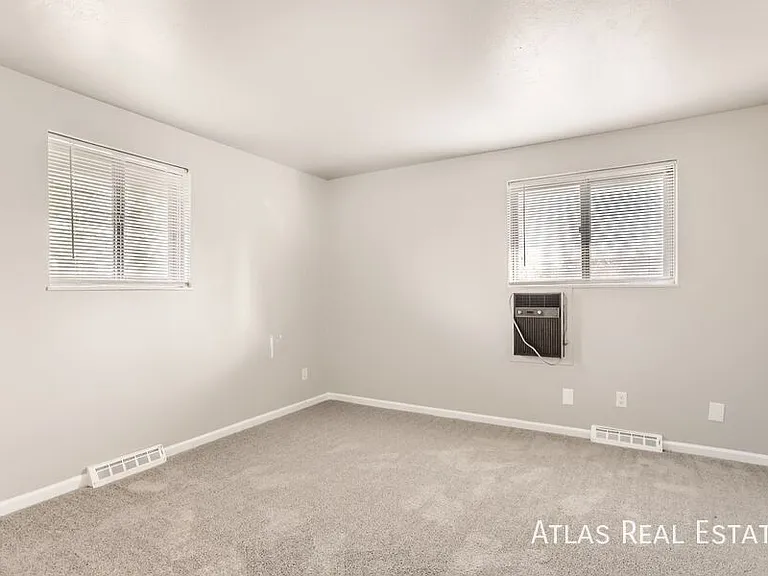 364 S Peoria Cir — Photo 6