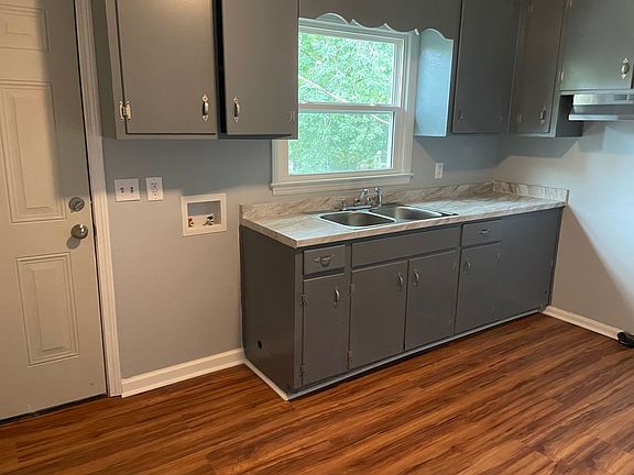 3rd image of 101 Greenbriar Rd #D