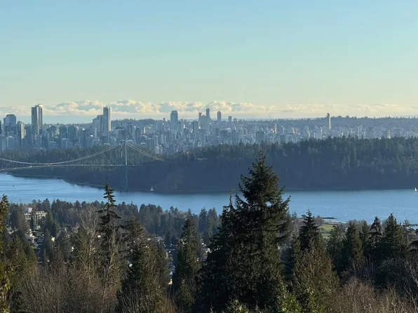 1355 Tyrol Rd, West Vancouver, BC V7S 2L5