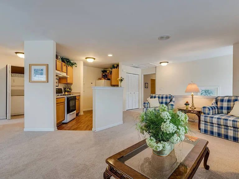 Sutton Place Apartments — Photo 30