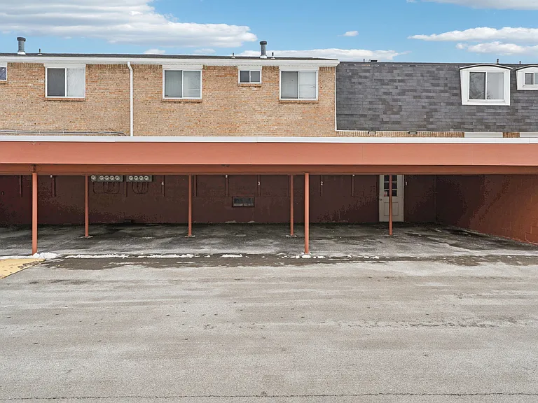 Losson Garden Apartments — Photo 14
