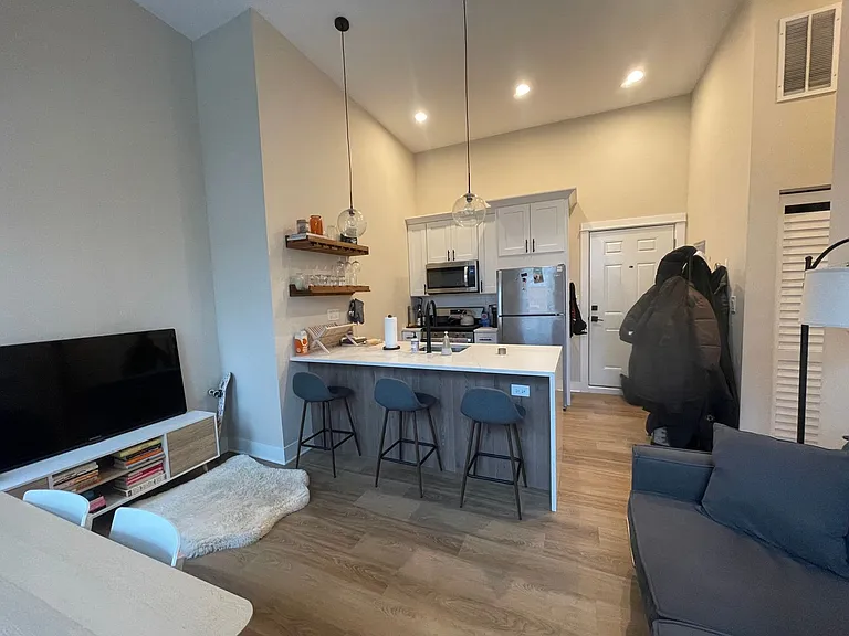 1447 W. Superior St. — Photo 11