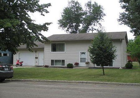 2nd image of 917 4th St S