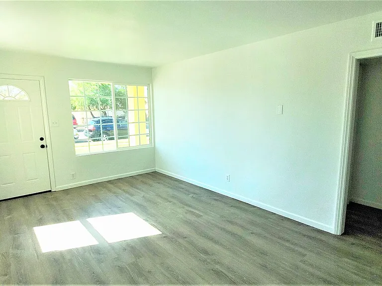 706 W Euclid Ave — Photo 3