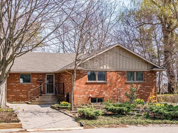 16 Bertram Dr, Hamilton, ON L9H 4S9