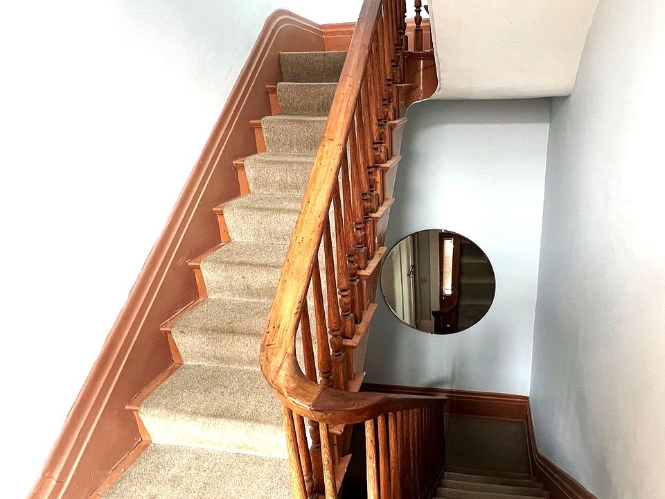 The apartment is on 3 floors, ton houe style