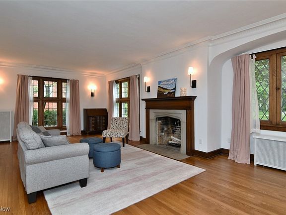 3rd image of 2723 Belvoir Blvd