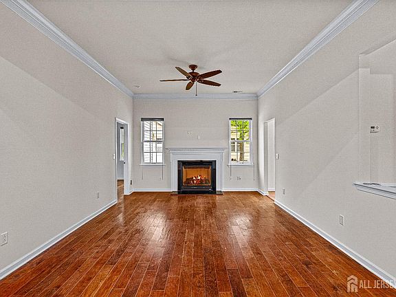 4th image of 1 Essex St