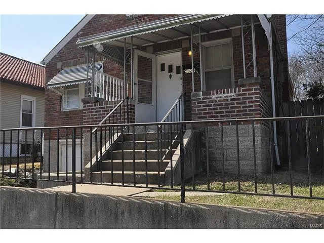2825 N Hanley Rd photo 1