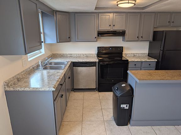 3rd image of 2609 N Oleander Ave APT 17