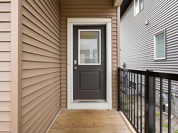 4th image of 132 W Highview Gate SE