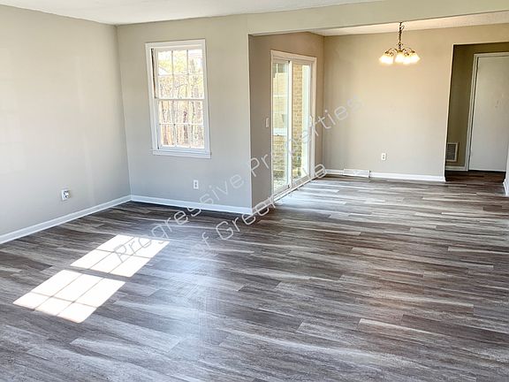 5th image of 366 Devonwood Ct